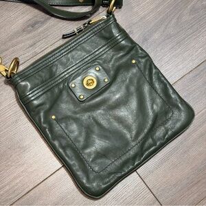 MARC by Marc Jacobs Totally Turnlock Small Crossbody Bag in olive green/like-new